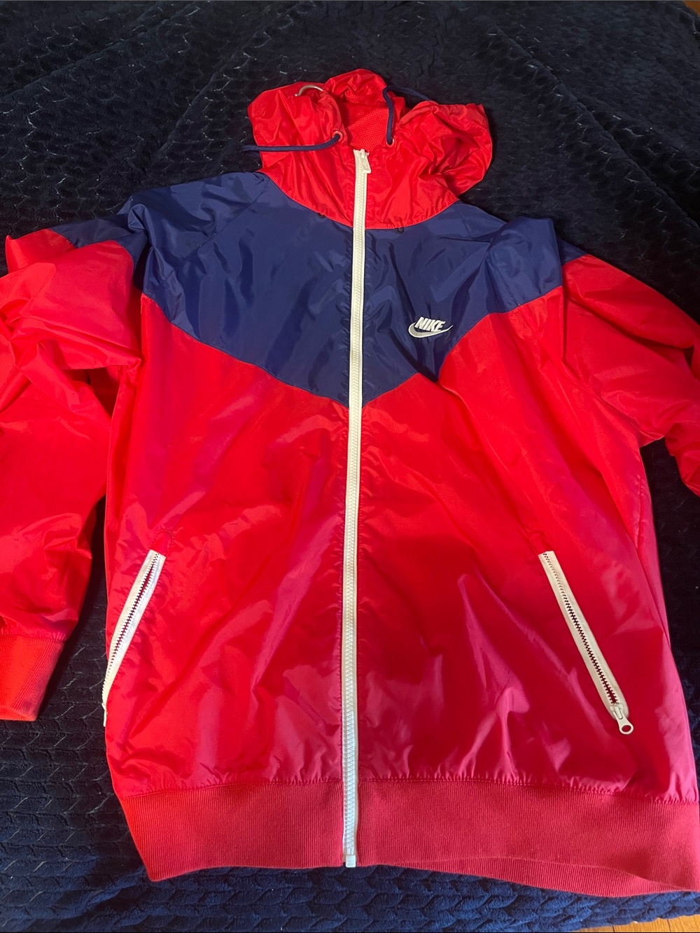 Nike men’s windbreaker